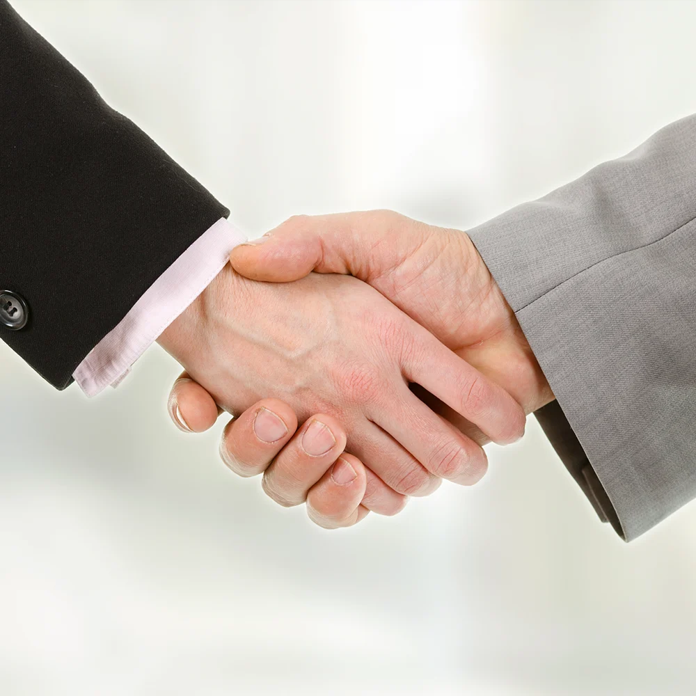 기업 홈페이지 제작 작업이 완성되어 대표님께 전달드리는 이미지