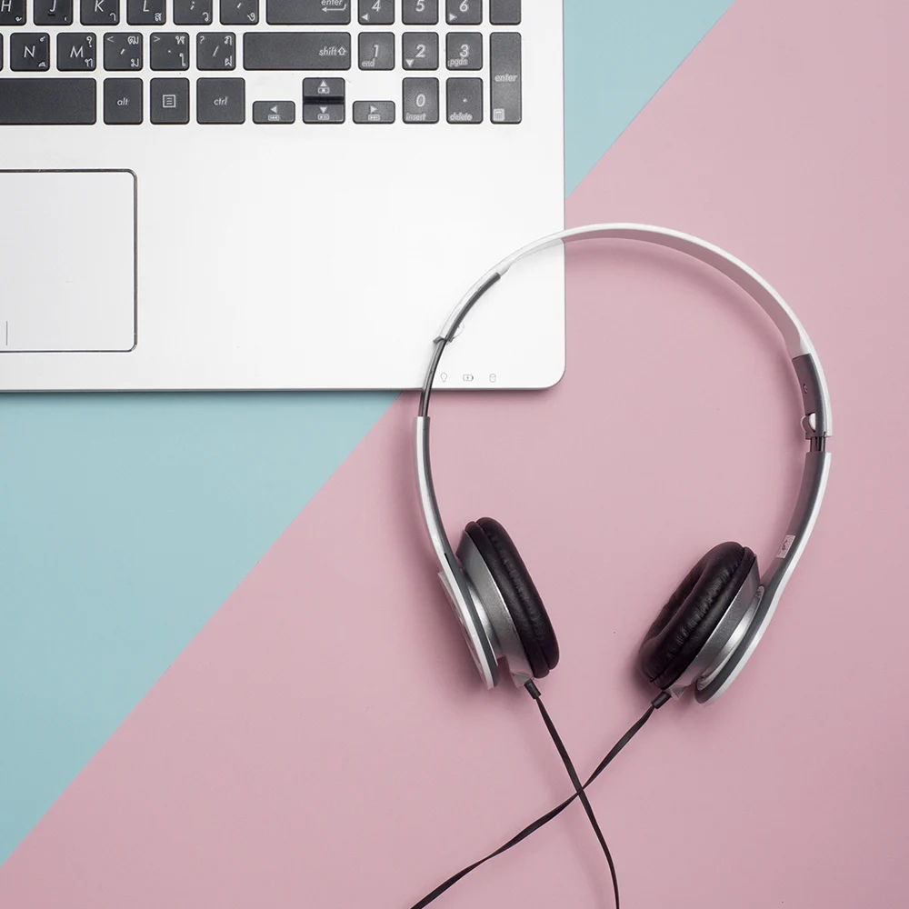 기업 홈페이지 제작에 관한 고객의 이야기를 귀 담아 듣는 경청 이미지